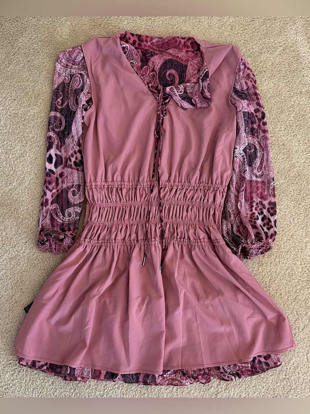 GUESS Pink Paisley Leopard Lace-Up V-neck Dress Large 10 12 Long-sleeved NWOT - Picture 3 of 9